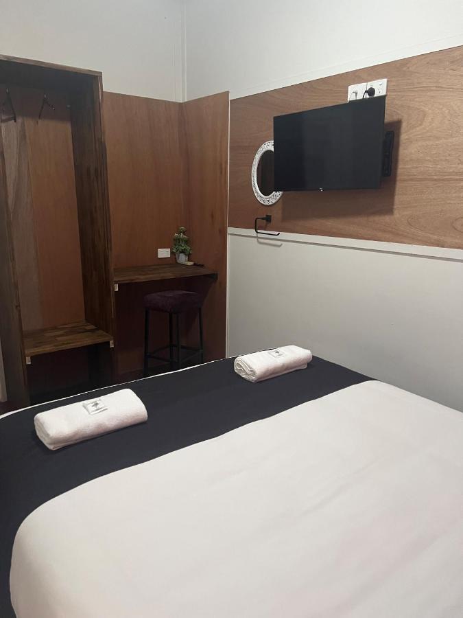 Gin Gin Budget Accommodation Bagian luar foto
