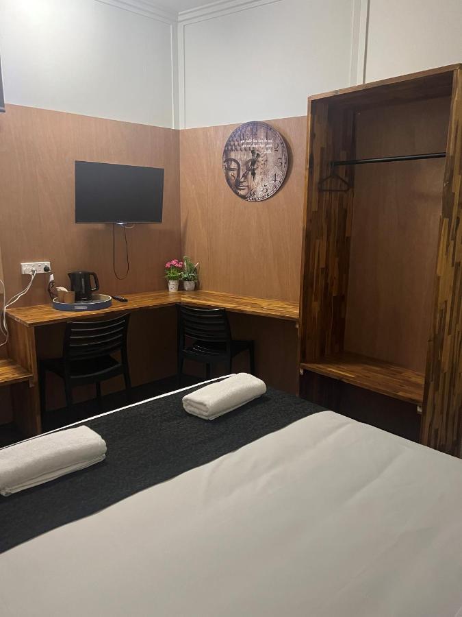Gin Gin Budget Accommodation Bagian luar foto