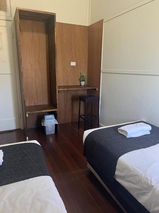 Gin Gin Budget Accommodation Bagian luar foto